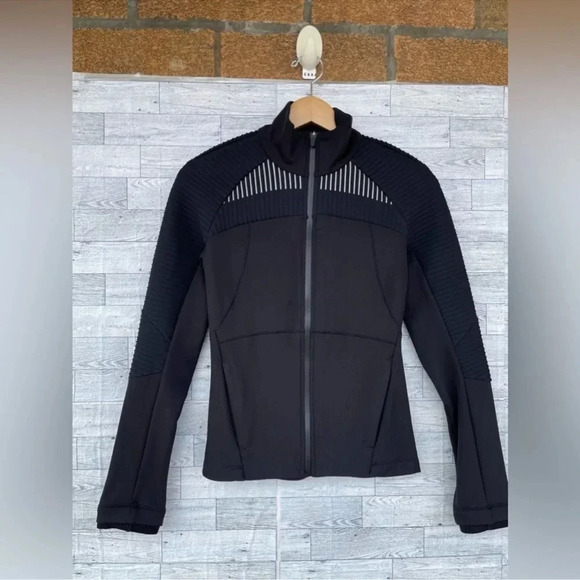 Lululemon Chill Going Strong Jacket size 4 - Picture 4 of 16